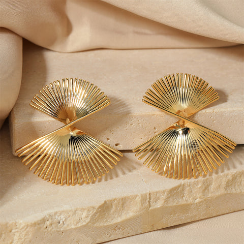 Vintage Gold Scalloped Stud Earrings