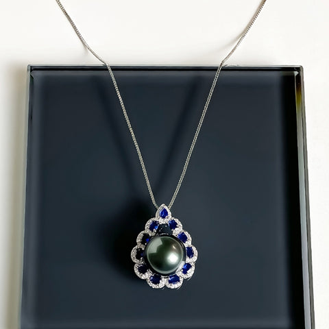 Tahitian pearl necklace